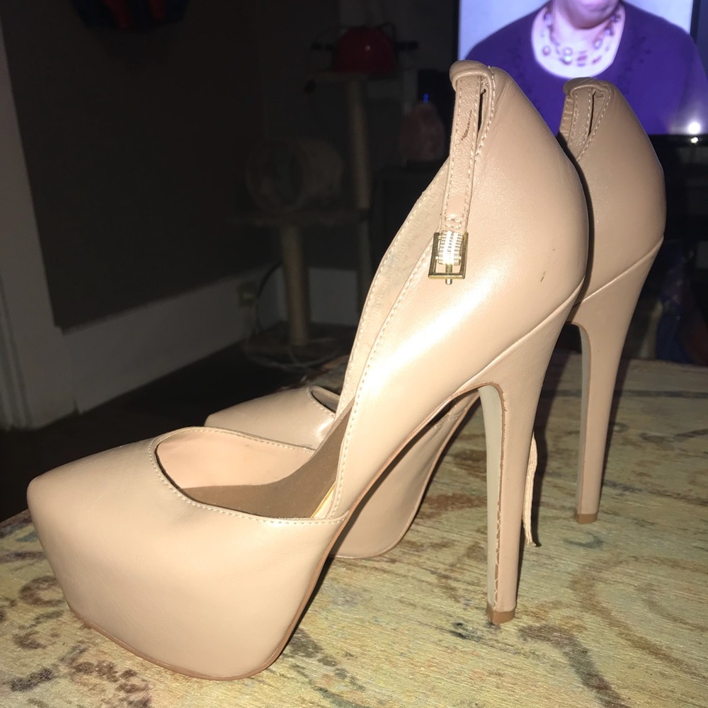 Steve Madden Nude Heels; Size 8